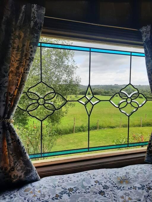 Off Grid Rosie Sheperd Hut And Summerhouse Plus 1 Acre At Tanyrallt Apartment Llanybydder Exterior photo