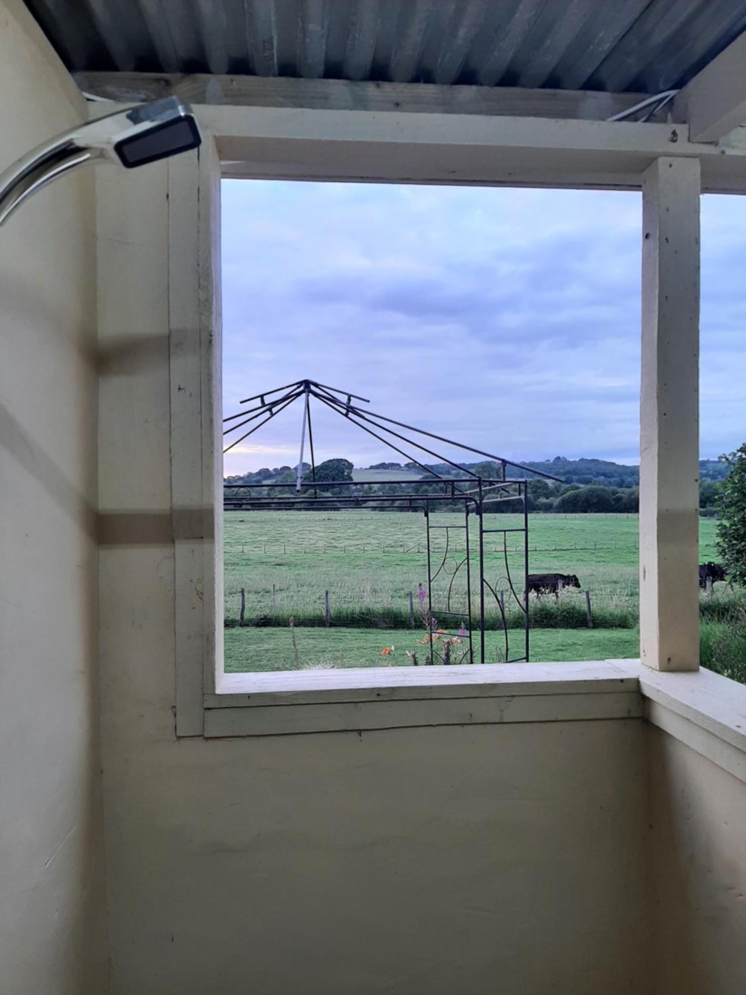 Off Grid Rosie Sheperd Hut And Summerhouse Plus 1 Acre At Tanyrallt Apartment Llanybydder Exterior photo
